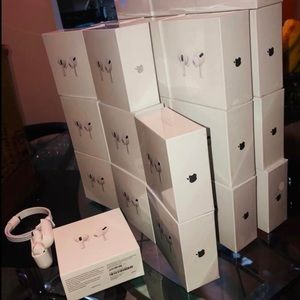 AirPod Pro (W case and charger)